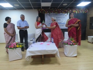 Felicitation of Ms. Shanta Vallury Gandhi by Mrs. Vidyatai Kulkarni, Vice-Chairman MKSSS in Inauguration Function of International Conference 2022
